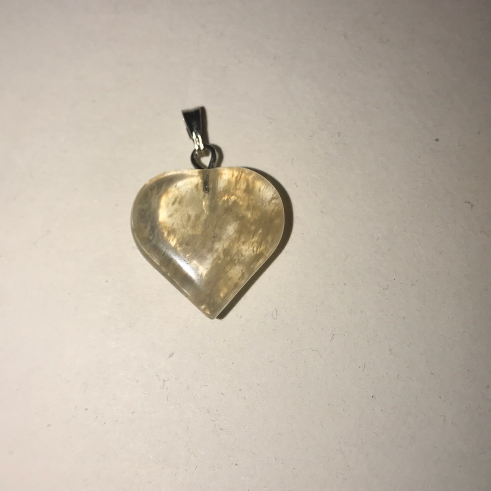 Small quarts heart shaped pendant
